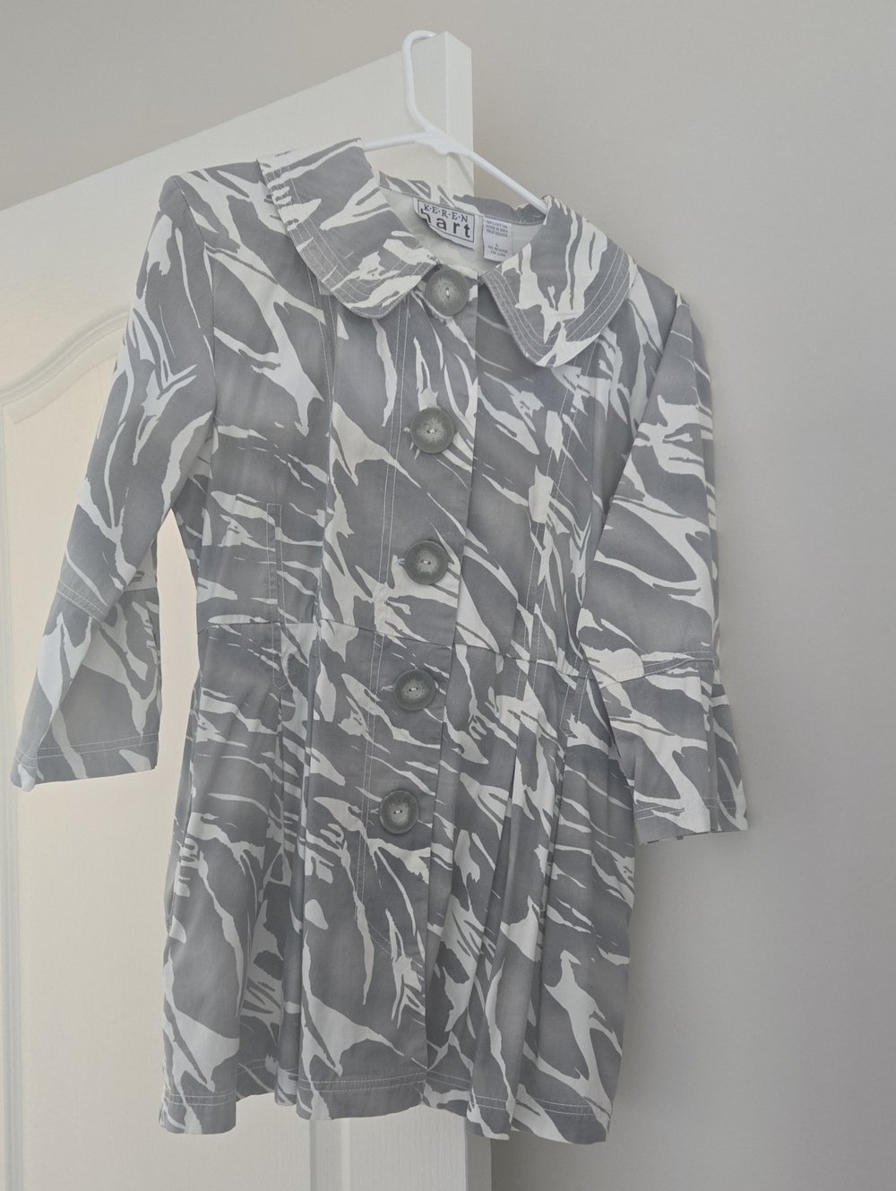 KEREN hart Gray & White Button-Front Jacket